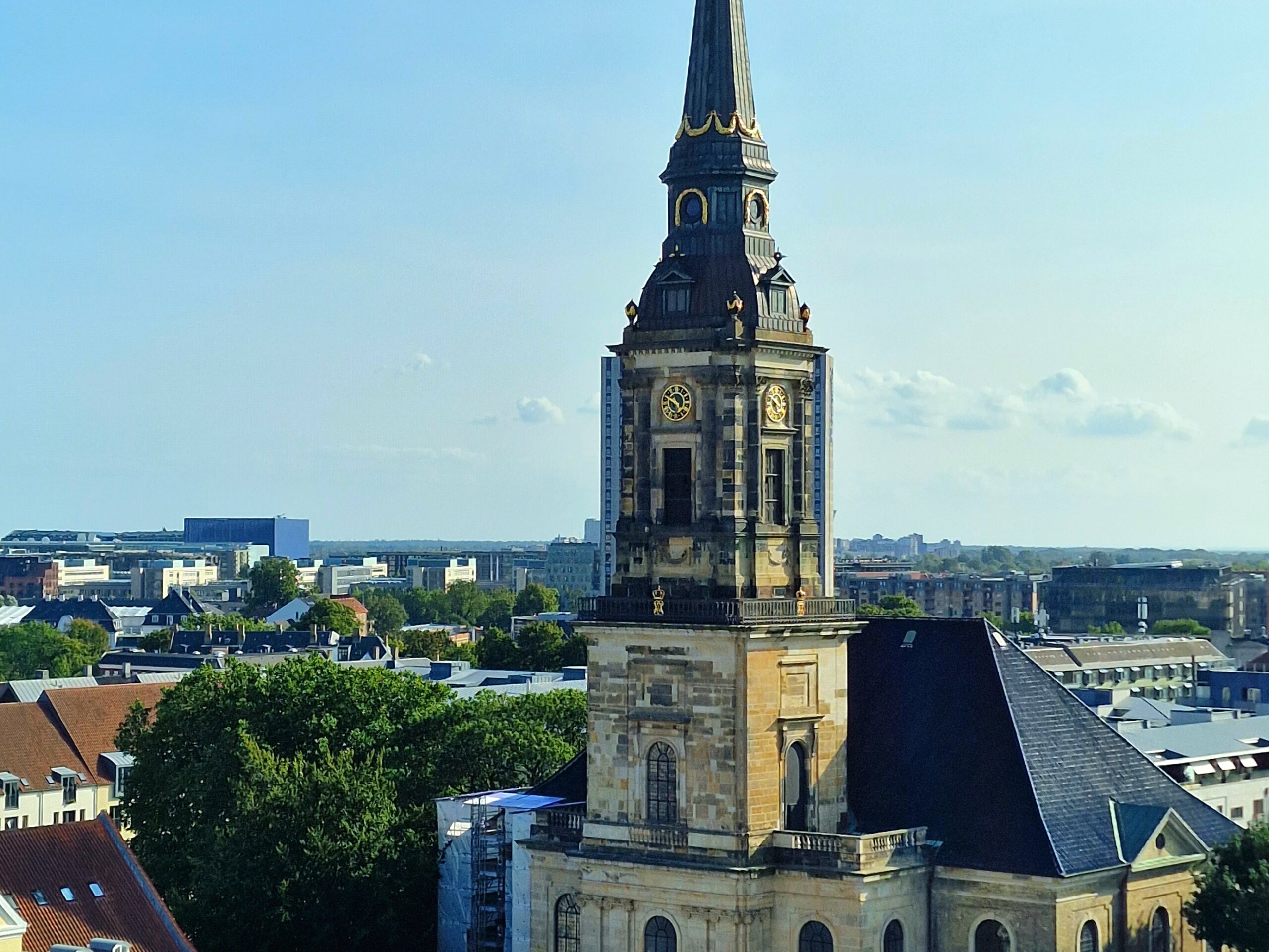 Christians kirke på Christianshavn: Krypt og en kongelig loge