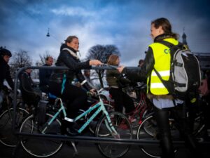 Uddeling af reflekser til cyklister