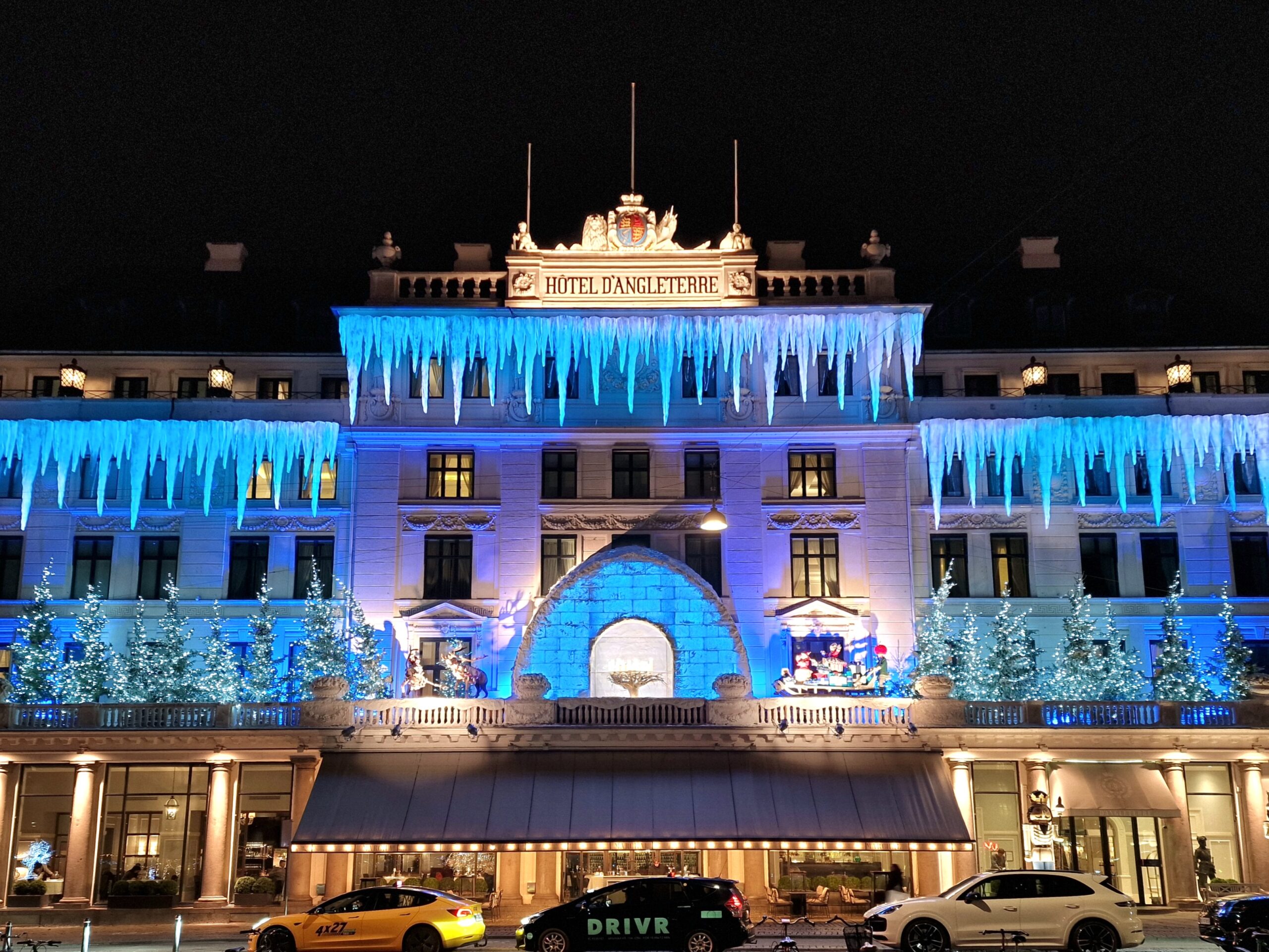 Julen er på vej: Hotel d’Angleterre tænder facaden